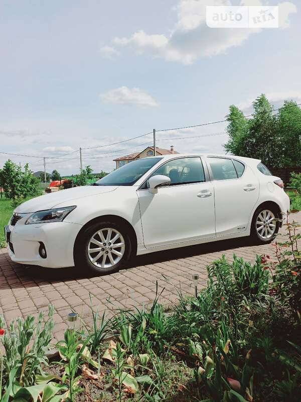 2011 lexus ct 200h