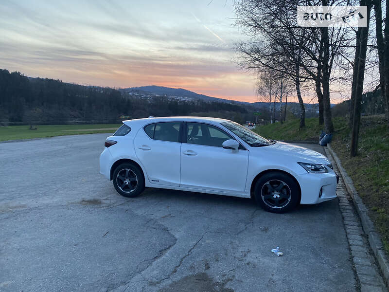 2011 lexus ct 200h