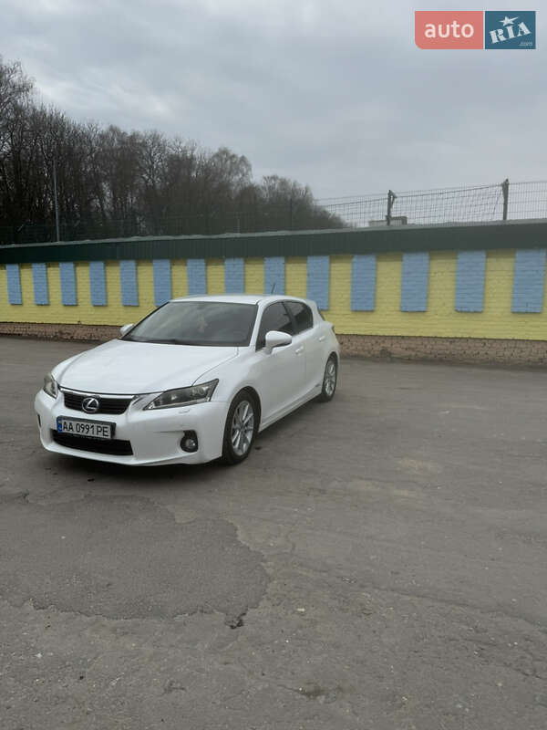 2011 lexus ct 200h