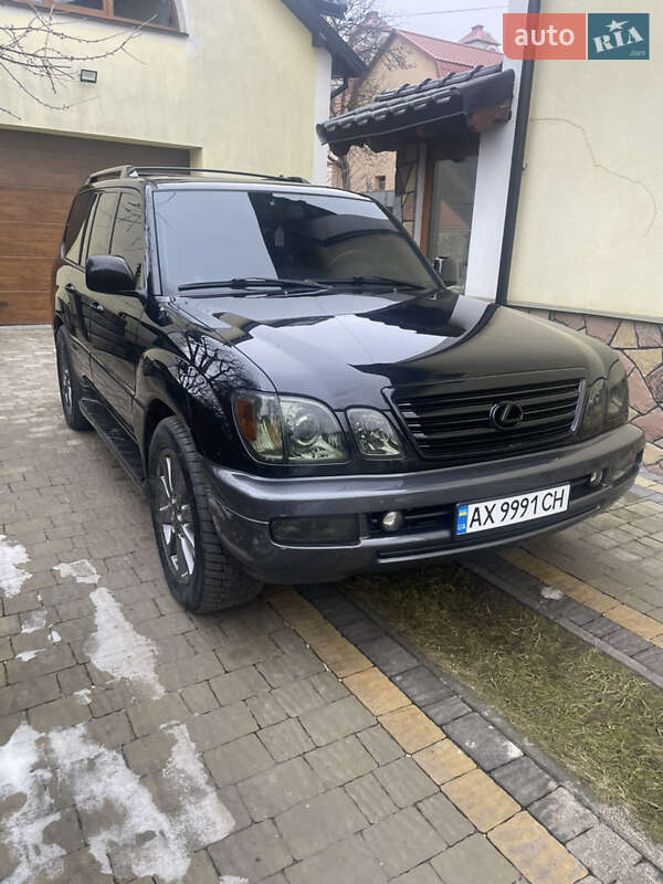 2005 LEXUS LX