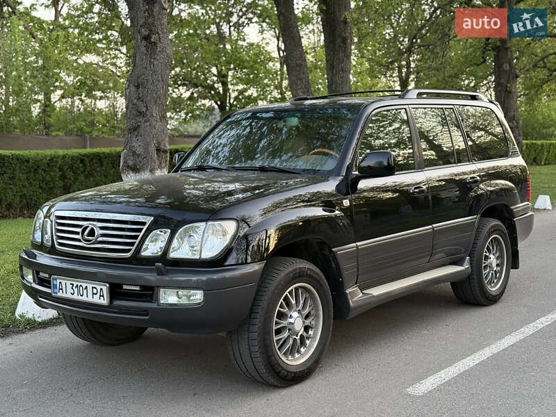 2004 LEXUS LX