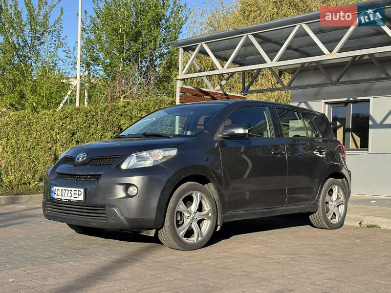 2010 toyota urban cruiser