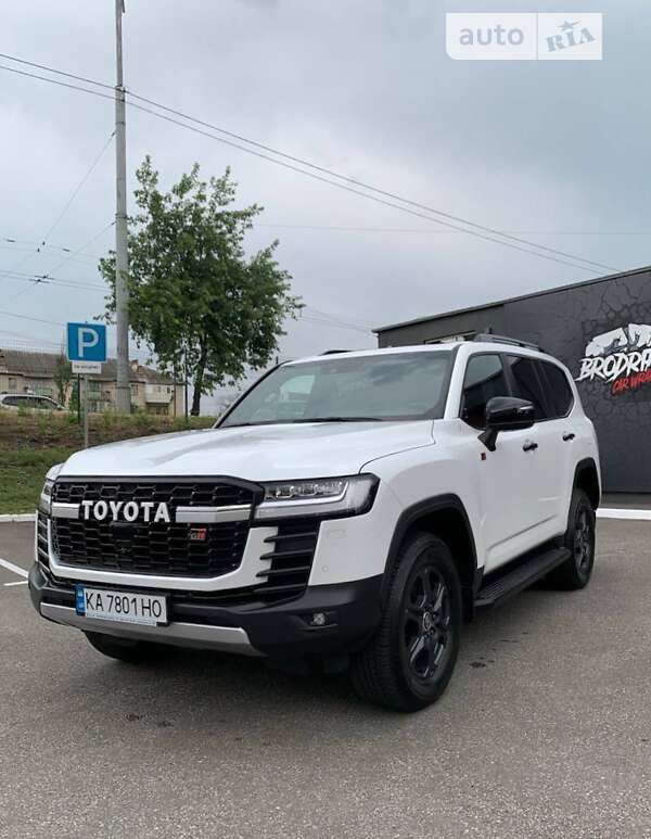 2021 toyota land cruiser 300