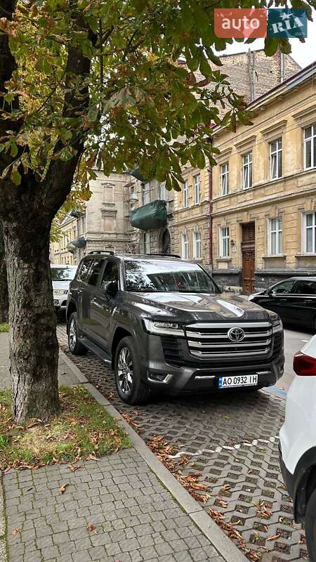 2021 toyota land cruiser