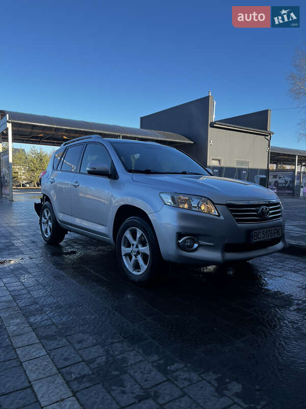 2011 toyota rav4