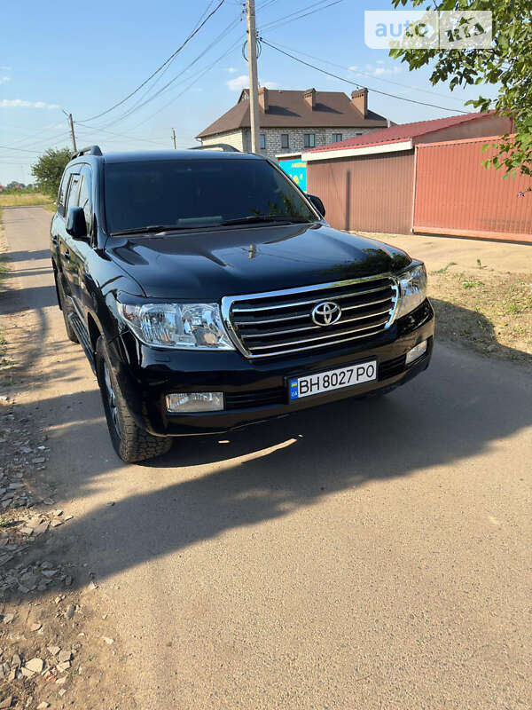 2011 toyota land cruiser 200