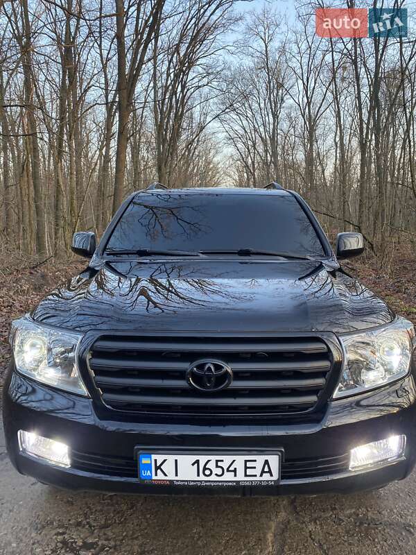 2010 toyota land cruiser 200