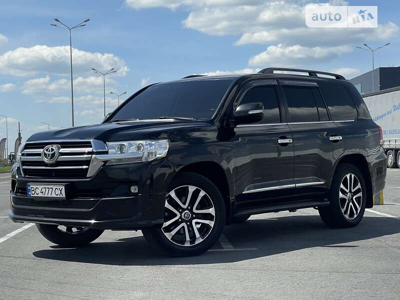 2011 toyota land cruiser 200