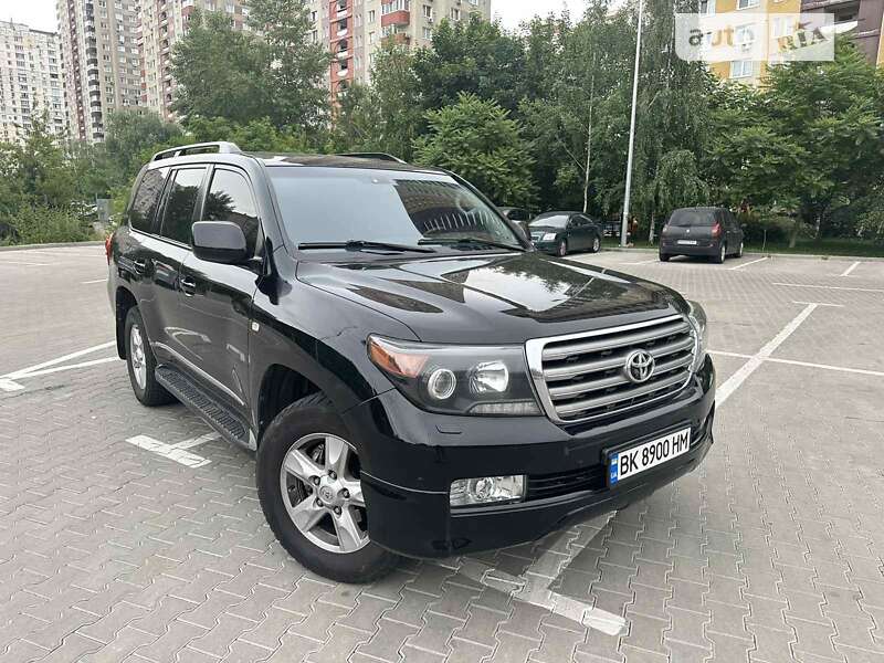 2010 toyota land cruiser 200
