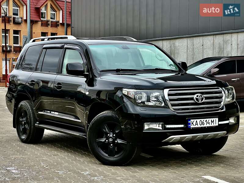 2011 toyota land cruiser 200