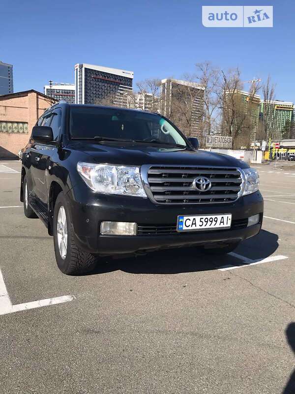 2010 toyota land cruiser 200