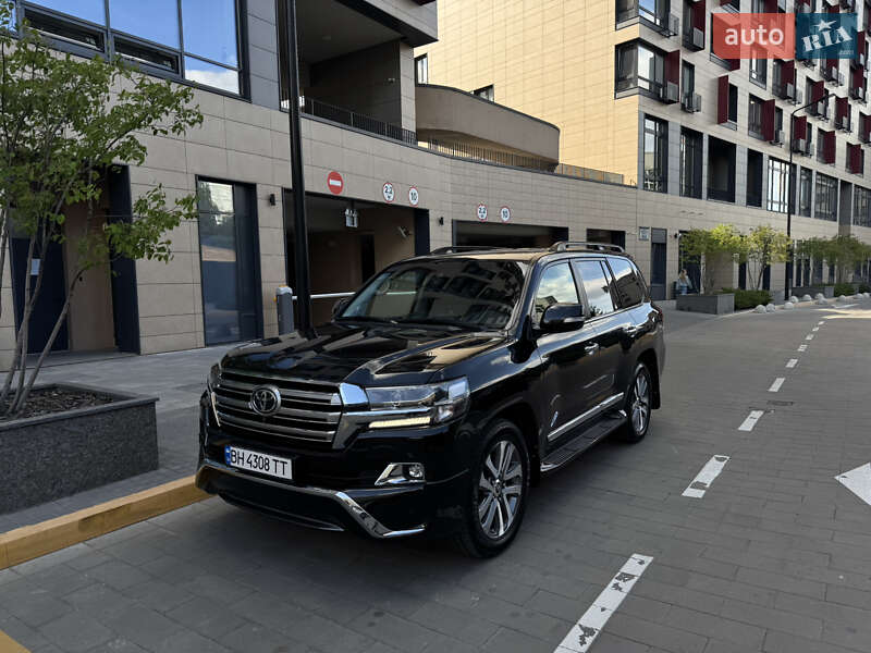 2016 toyota land-cruiser-200