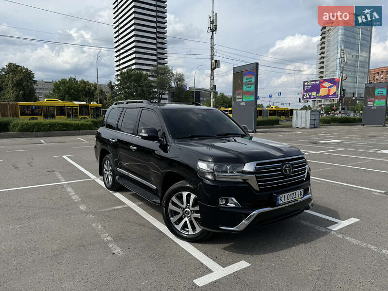 2016 toyota land cruiser 200