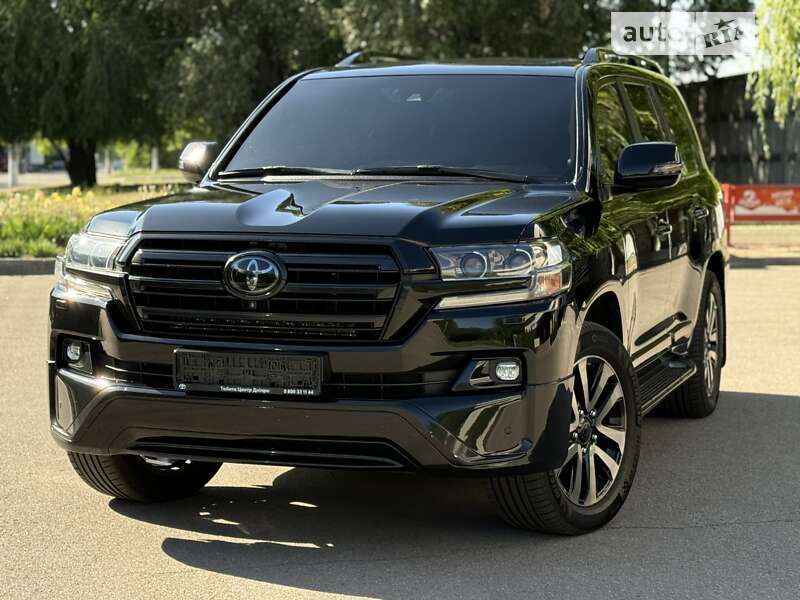 2017 toyota land cruiser 200