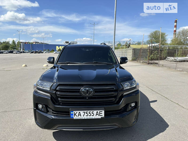2017 toyota land cruiser 200