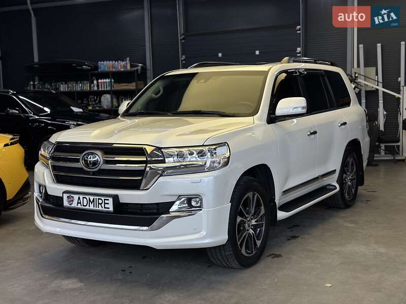 2019 toyota land cruiser 200