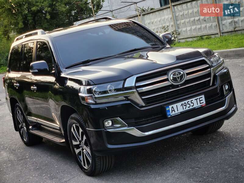 2019 toyota land cruiser 200