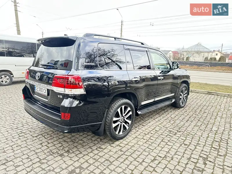 2019 toyota land cruiser 200