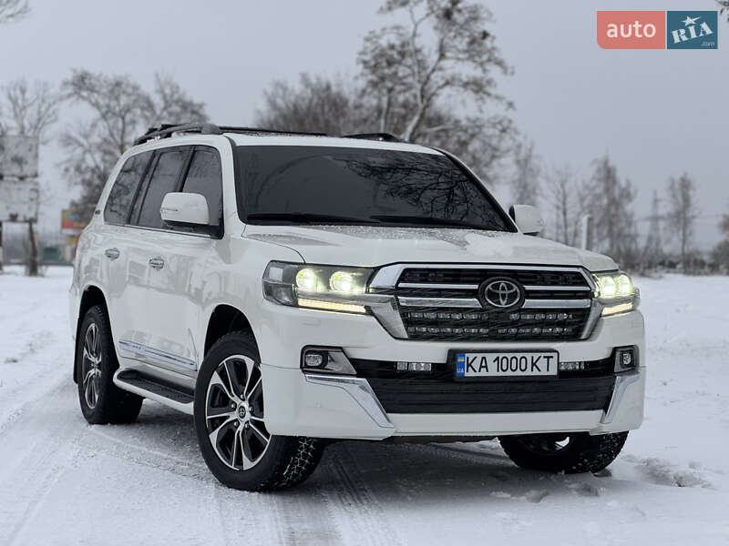 2020 toyota land cruiser 200