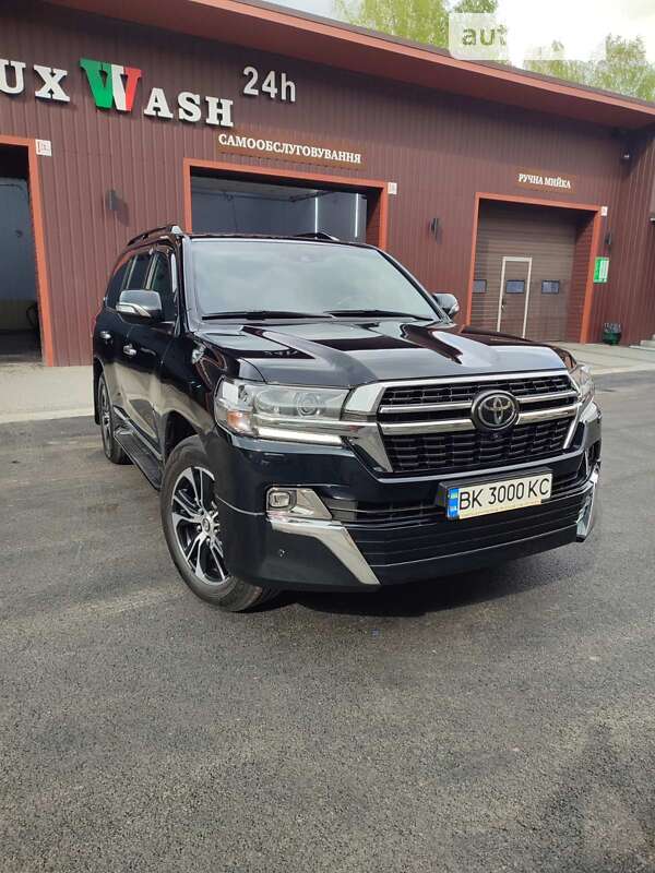 2020 toyota land cruiser 200