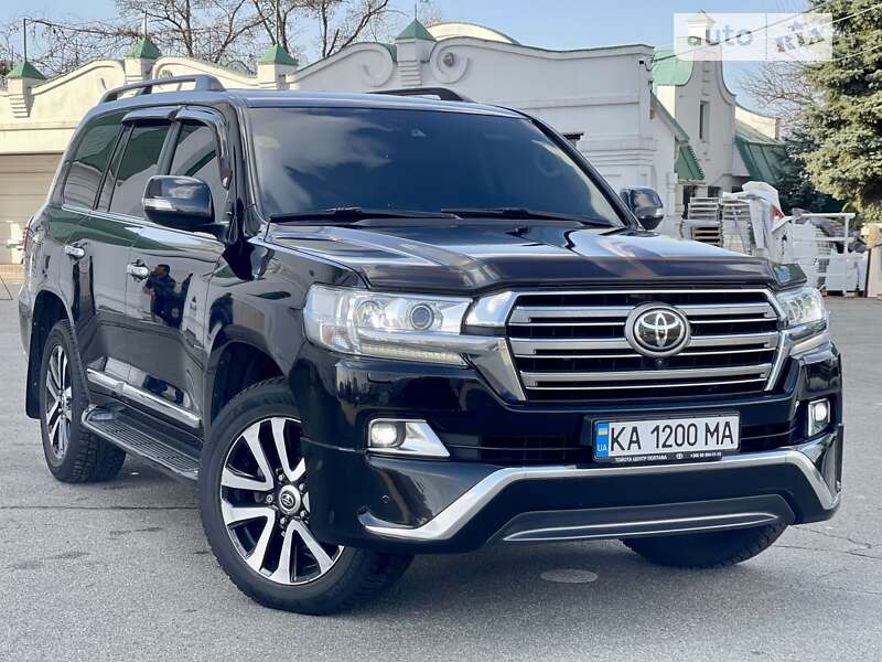 2016 toyota land cruiser 200