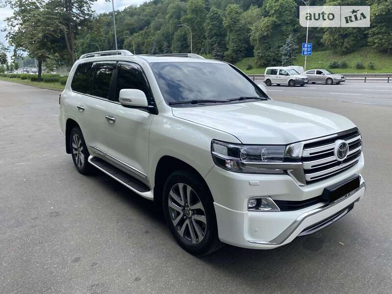 2016 toyota land cruiser 200