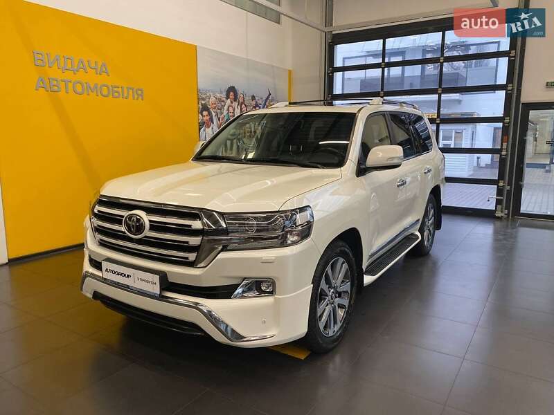 2017 toyota land cruiser 200