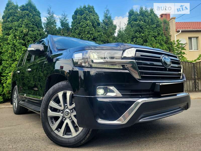 2017 toyota land cruiser 200