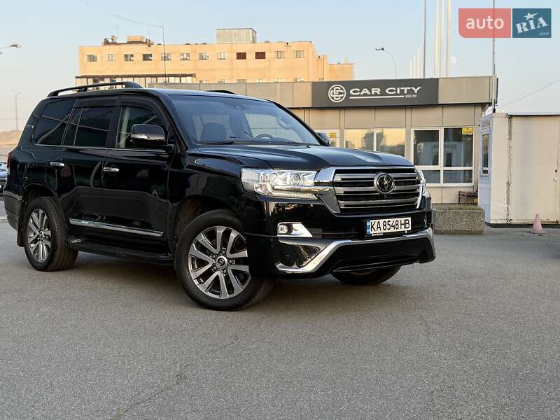 2017 toyota land cruiser 200
