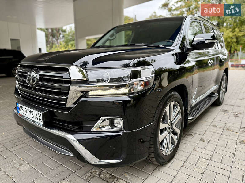 2017 toyota land cruiser 200