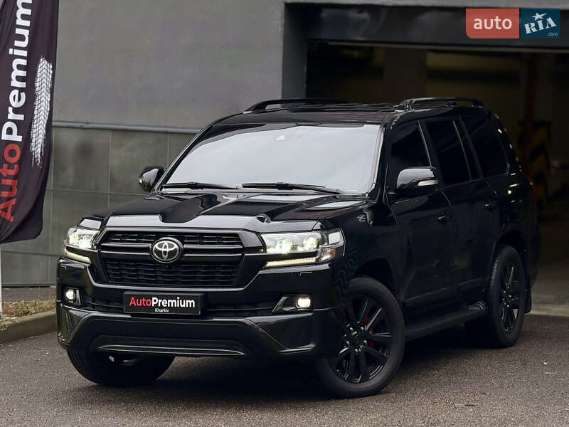 2017 toyota land cruiser 200