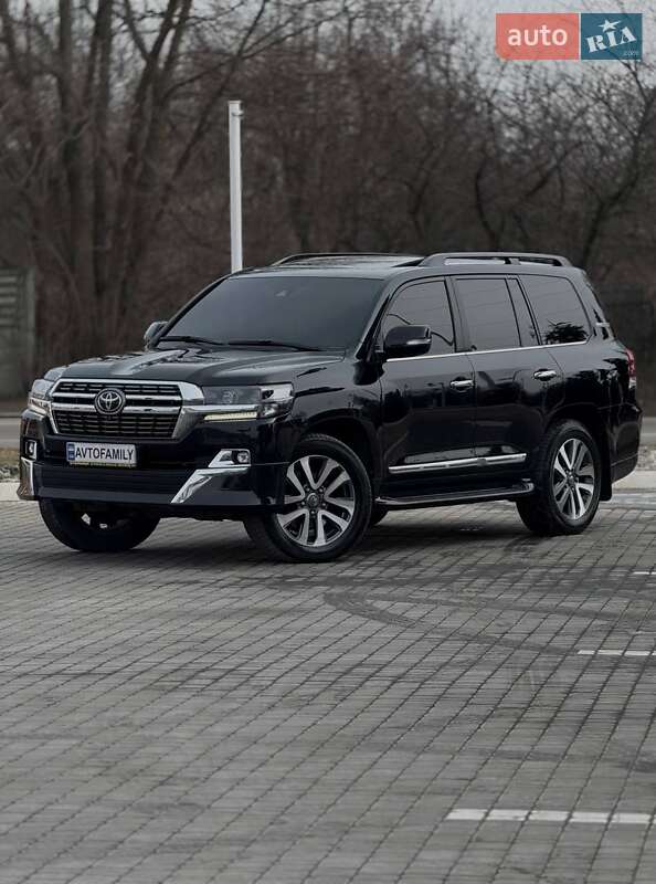 2017 toyota land cruiser 200