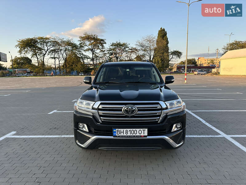 2018 toyota land cruiser 200