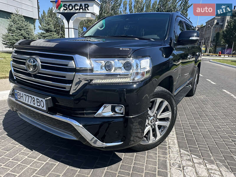 2018 toyota land cruiser 200