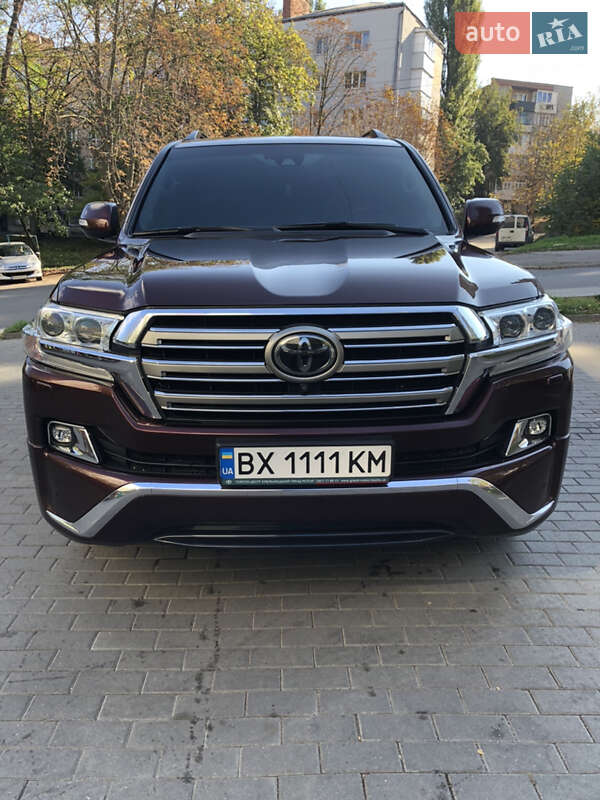 2018 toyota land cruiser 200