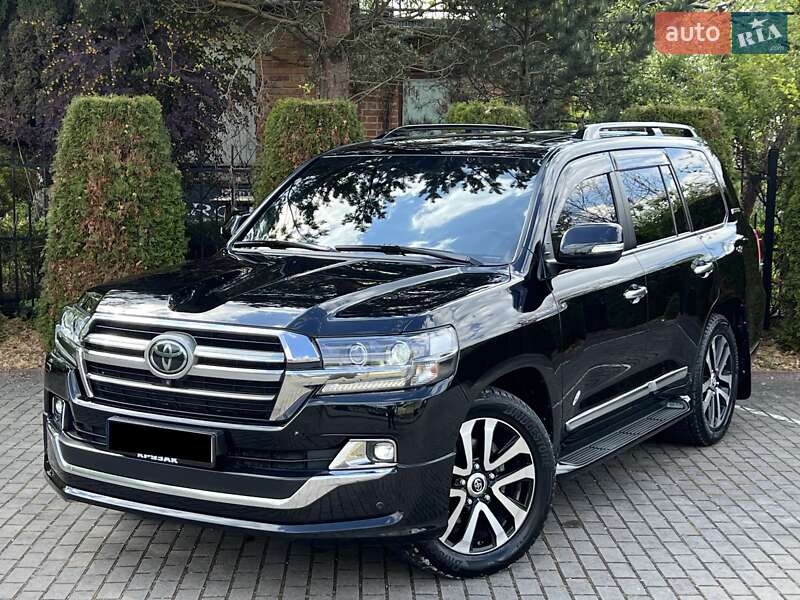 2018 toyota land cruiser 200