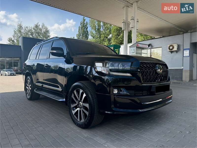 2019 toyota land cruiser 200