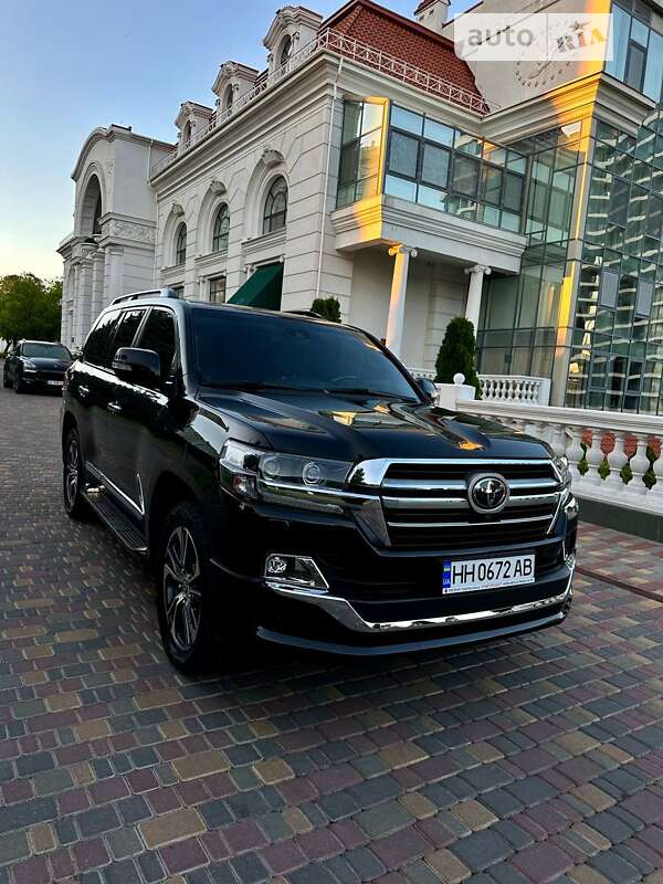 2020 toyota land cruiser 200