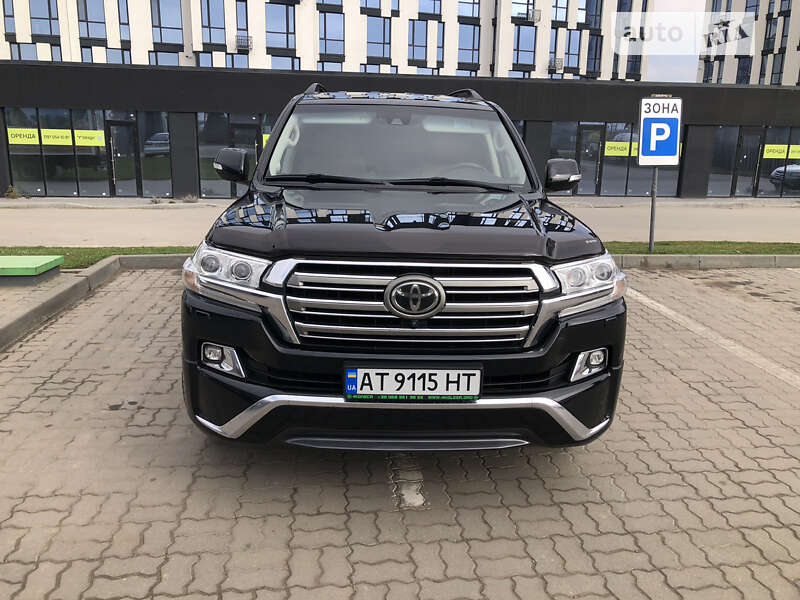 2016 toyota land cruiser 200