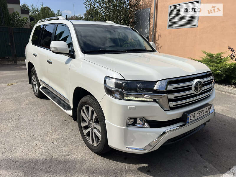2016 toyota land cruiser 200