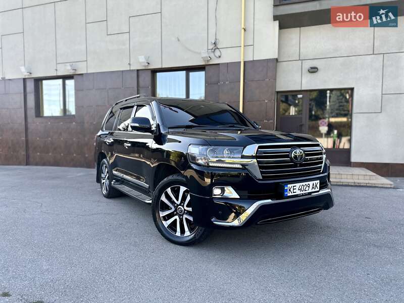 2016 toyota land cruiser 200