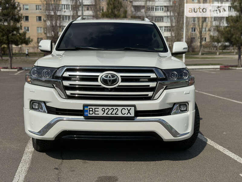 2016 toyota land cruiser 200