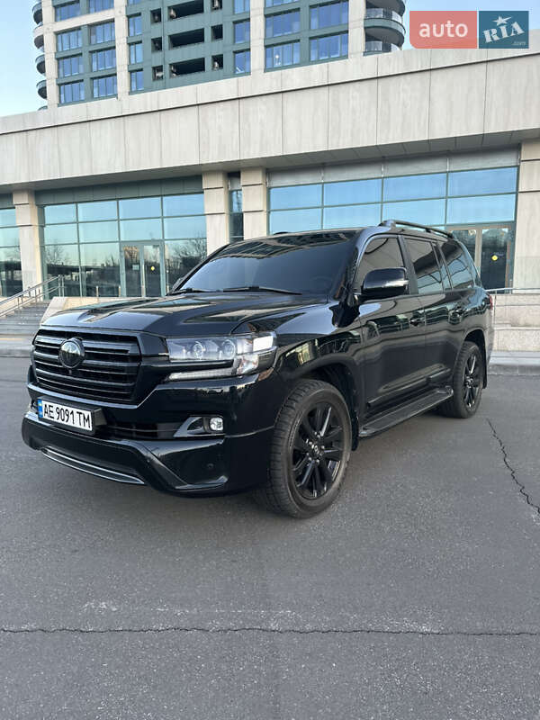 2017 toyota land cruiser 200