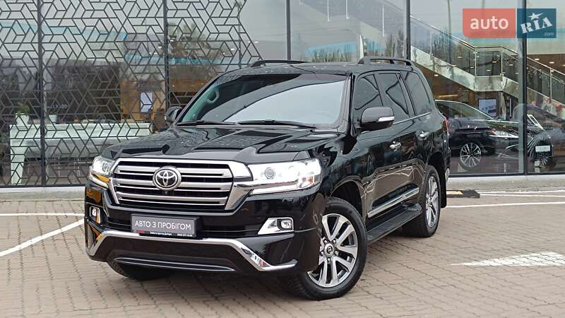 2017 toyota land cruiser 200