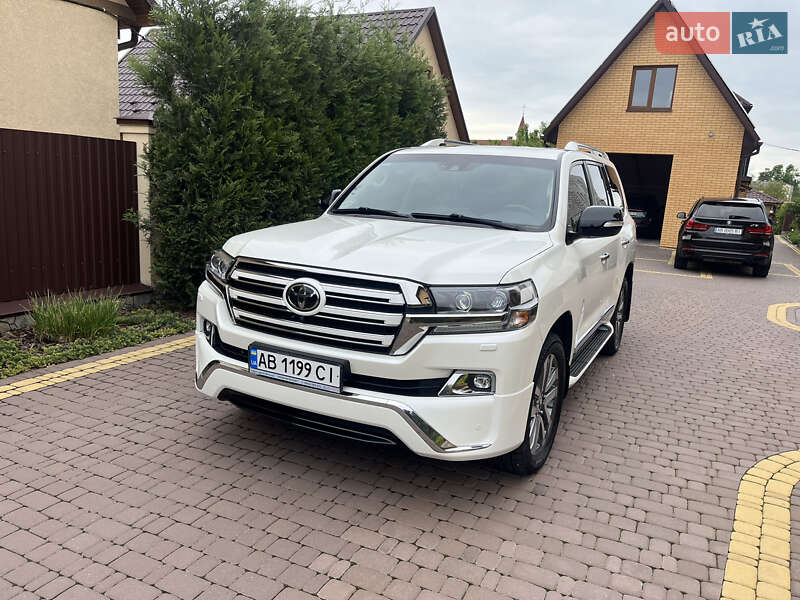 2017 toyota land cruiser 200