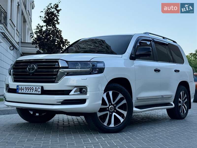 2018 toyota land cruiser 200
