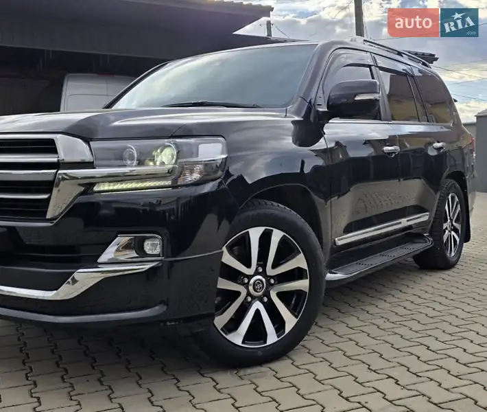 2019 toyota land cruiser 200