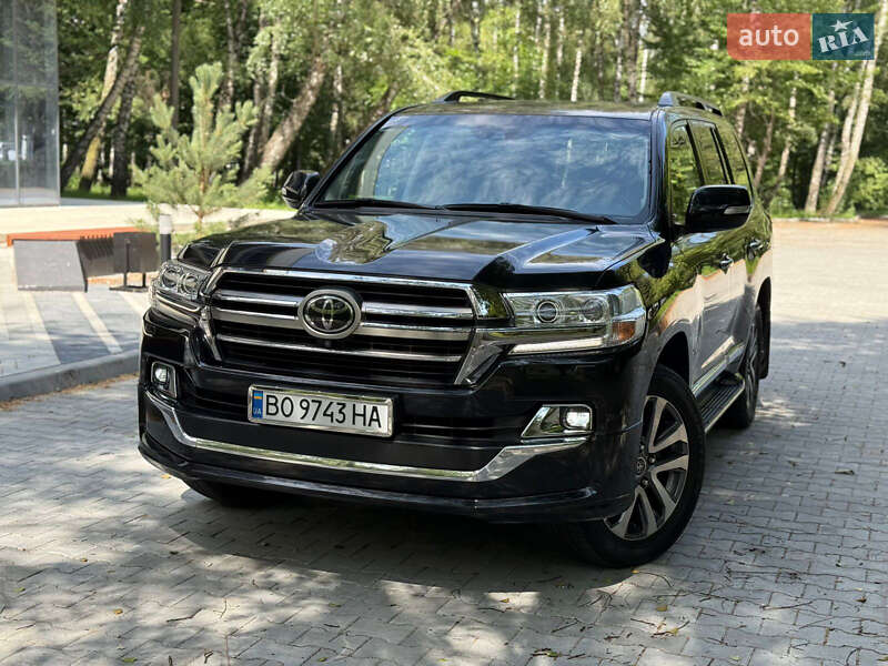 2019 toyota land cruiser 200