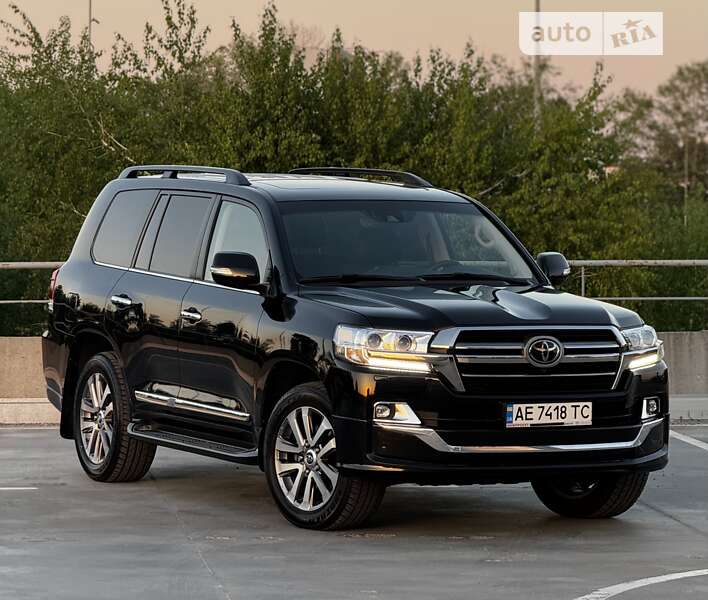 2019 toyota land cruiser 200