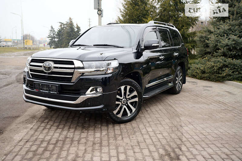 2019 toyota land cruiser 200